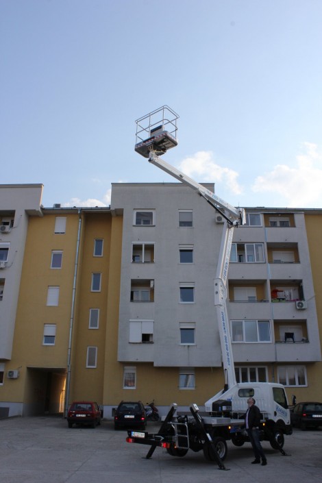 Kamion sa korpom za rad na visini